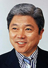 米田　建三